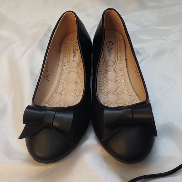 Shoes - Picture 3 of 9